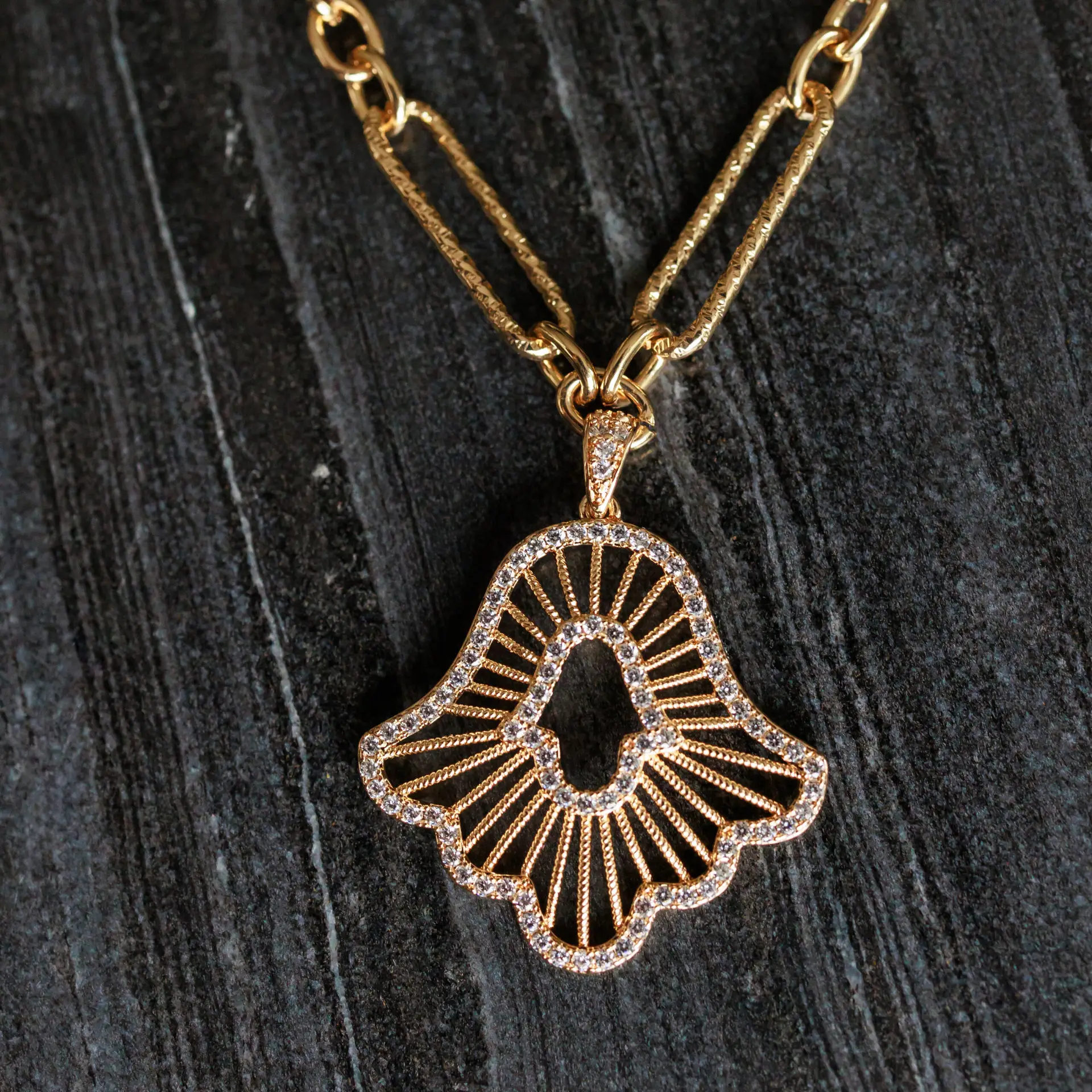 Liri Necklace Gold